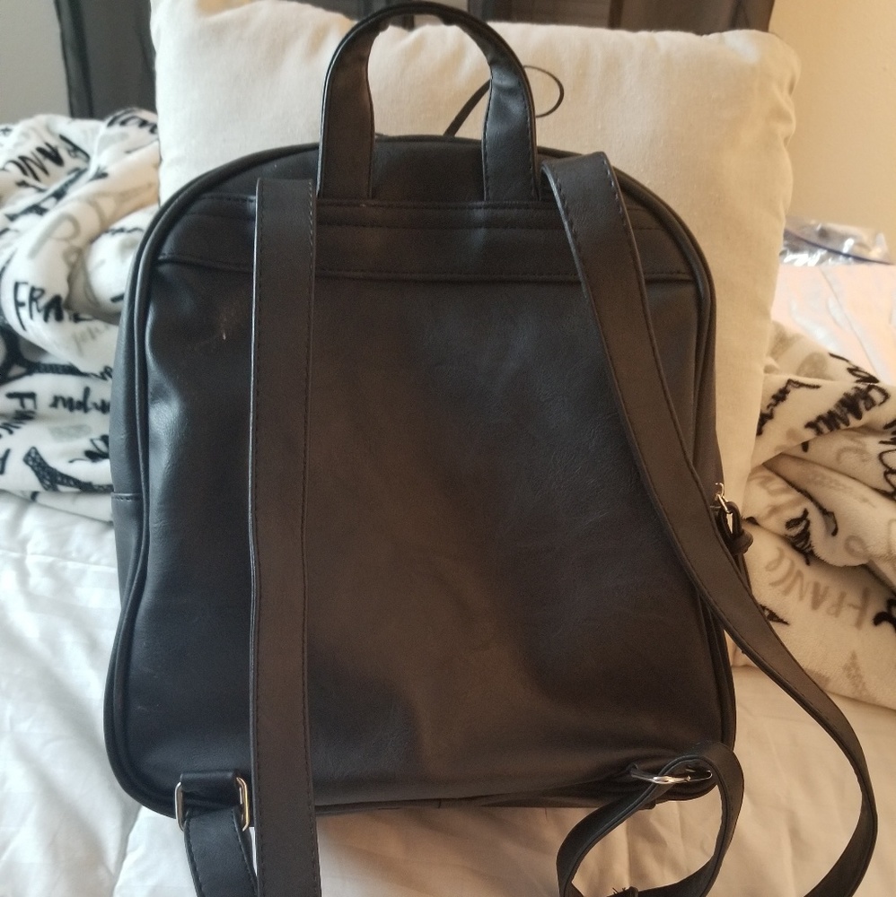 Black backpack - Picture 2 of 6